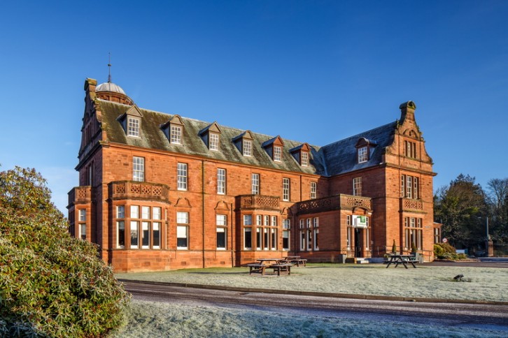 holiday-inn-dumfries-exterior-day-02-lr-300119-me